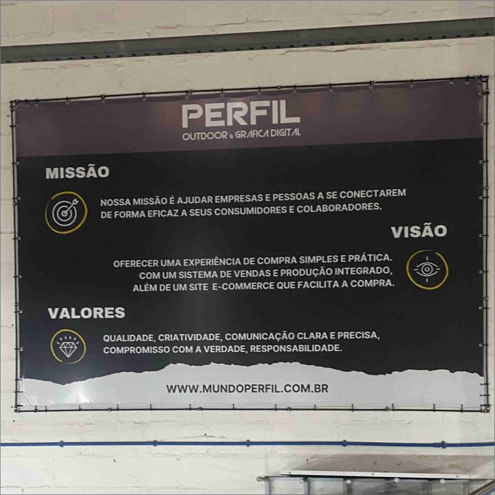 LONA COM ILHÓS FOSCA 280G PERSONALIZADA